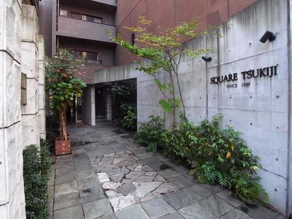 スカール築地のエントランス|平成１１年築の耐震基準適合マンション、スカール築地は即日現地案内可能となっておりますので、お気軽にお問い合わせください！