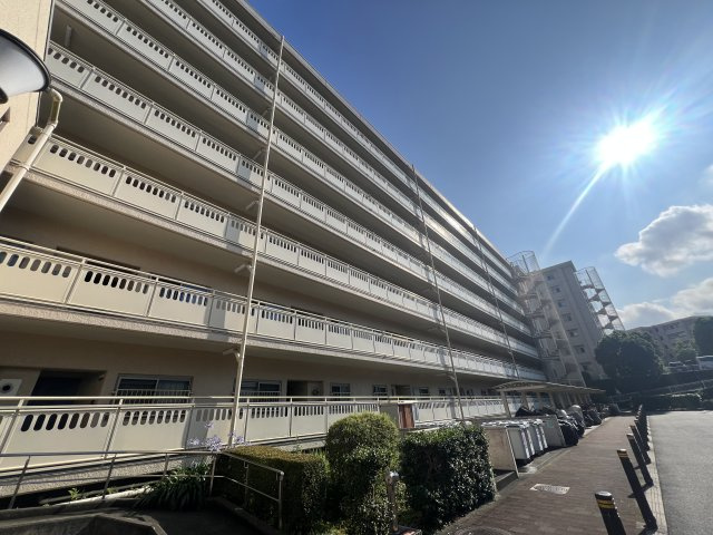 学校もスーパーも超近い！！１階のお部屋でも陽当たり文句なし♪専用庭はお好きなようにアレンジして楽しんで♪【リノベ／横浜パークタウンD棟】
