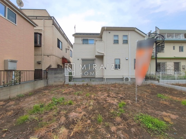 【前面道路含む現地写真】 | プライバシー性と開放感を高める住環境。陽当たりの良い開かれたロケーションを活かし、心地よい暮らしをプランニング
