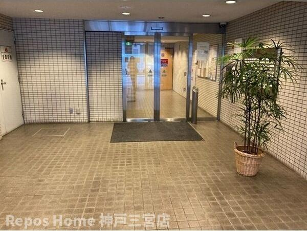 ライオンズマンション三宮のエントランス