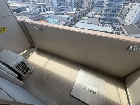 ルミネソレイユ江坂のバルコニー