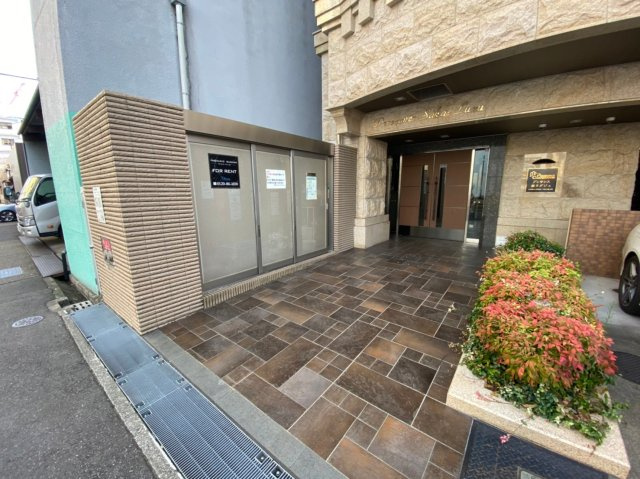 プレサンス栄ラグジュ　名古屋市賃貸　仲介手数料無料のエントランス