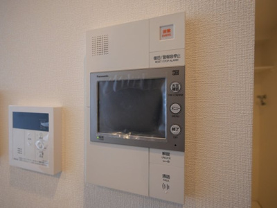 【セキュリティ】 | フェルザ福島 | モニター付きインターホンです