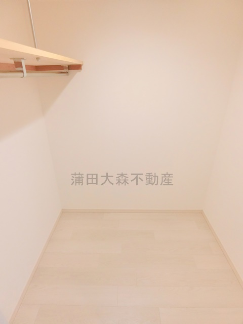 コスモリード西馬込の収納|大型収納　2帖程のウォークインクローゼット！