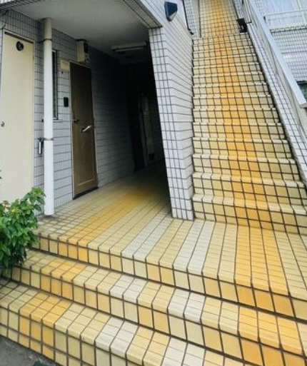 ファミーユ船橋のエントランス