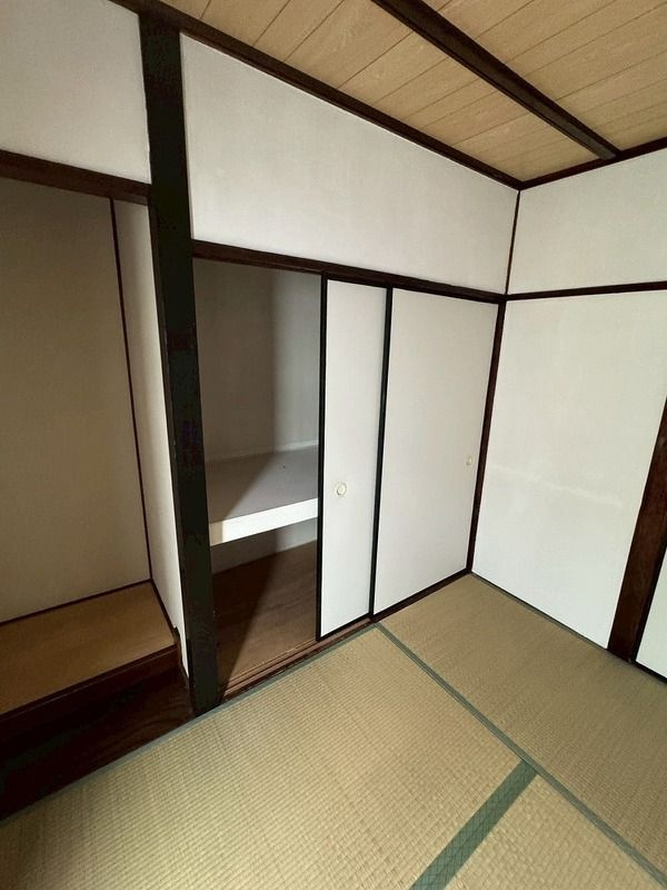 春日東町貸家の収納