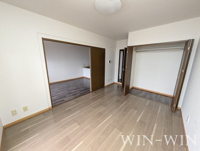 WEST COURT N棟の洋室