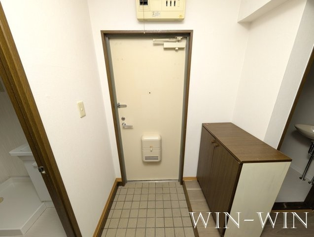 WEST COURT N棟の玄関
