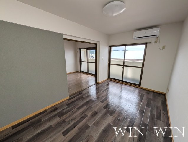 WEST COURT N棟の居間・リビング