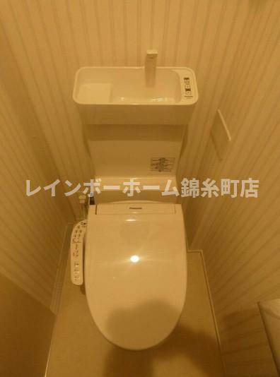 リン アイラのトイレ
