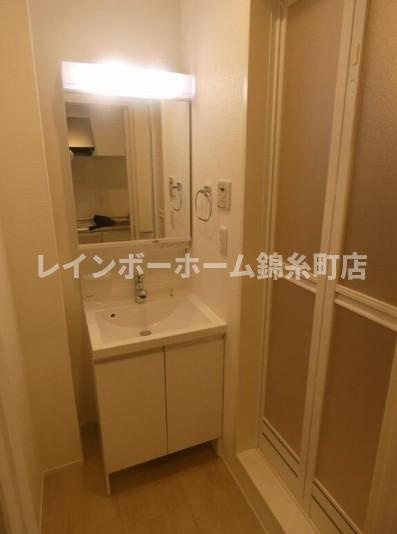 リン アイラの独立洗面台