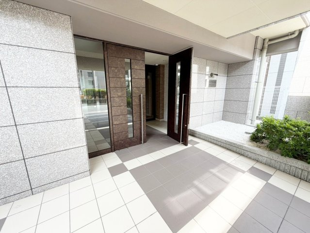 小西マンションのエントランス