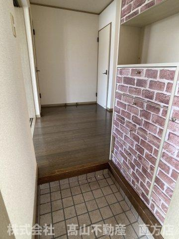 直方市大字感田のアパートの玄関