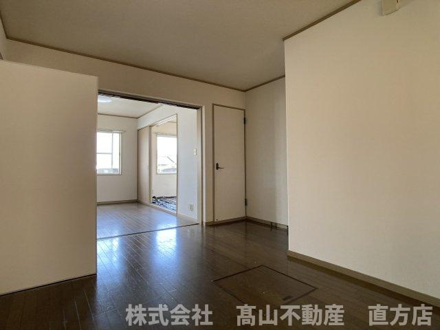 直方市大字感田のアパートの居間・リビング