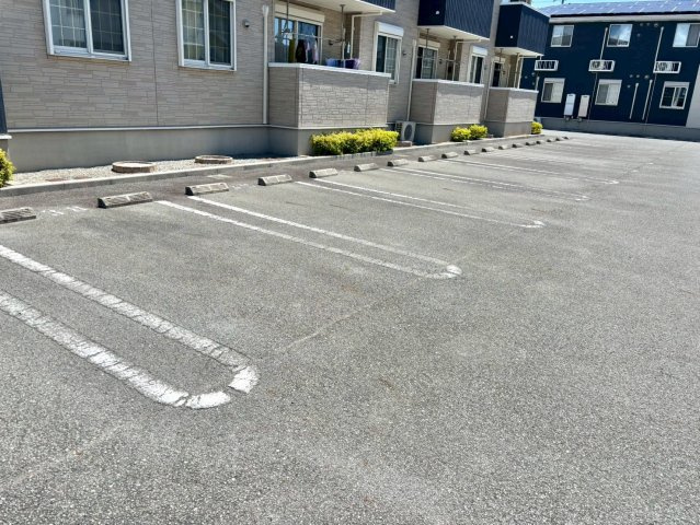 ハマナスⅡの駐車場
