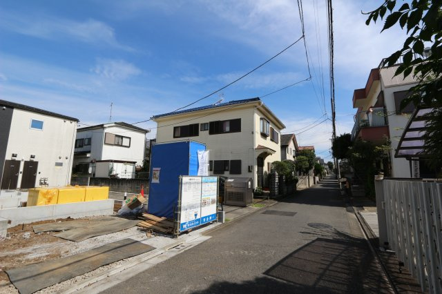 【Livele Garden.S】小平市学園東町第１期の外観|前面道路は交通量が少なく、お車が停めやすい環境です♪

