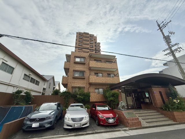 ライオンズマンション正徳町A棟の外観