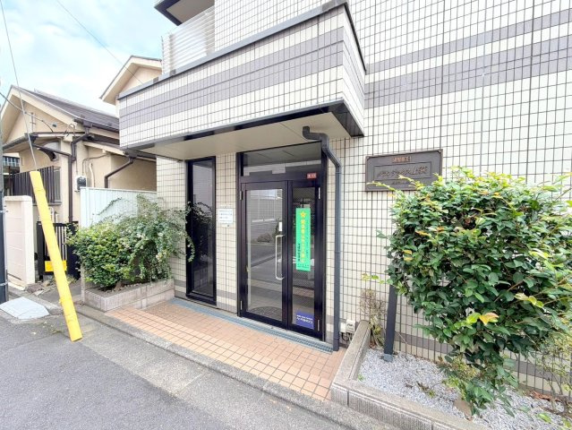 グランデックス上荻のエントランス