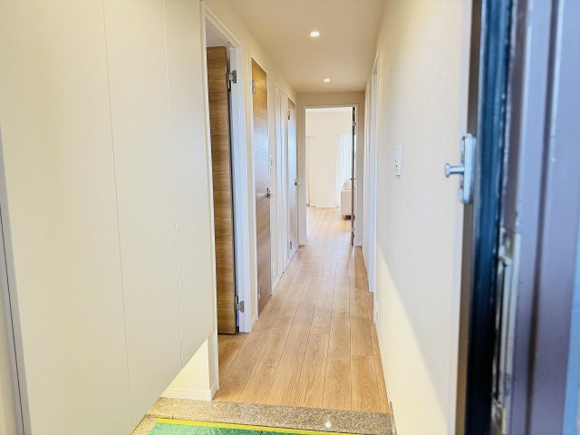 パークフィーネ南大沢４番館の玄関|～大容量収納可能なトールタイプのシューズボックス～