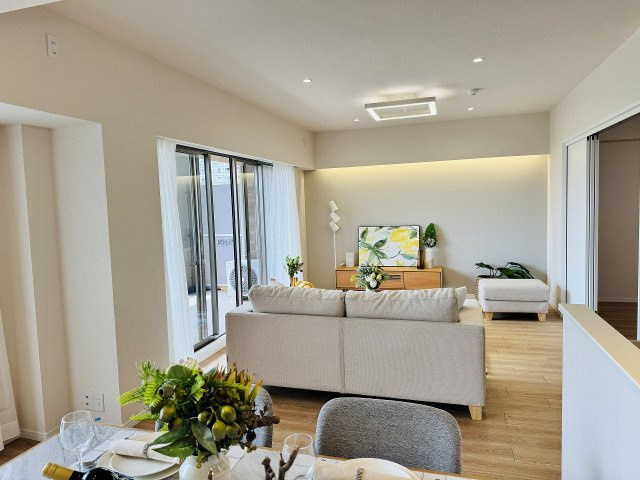 パークフィーネ南大沢４番館の内装|～22.8帖の明るく開放感のあるLDK、家族団欒の時間をお過ごしいただけます～