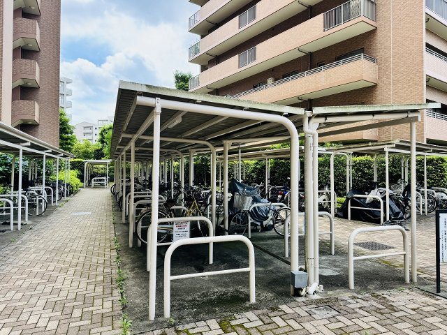 パークフィーネ南大沢４番館の駐輪場|～サイクルポート付きの駐輪場～