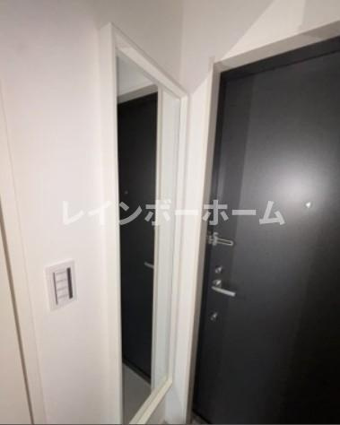 千葉市中央区蘇我１丁目のアパートの玄関