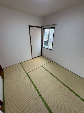 国分ガーデンハイツ　の和室