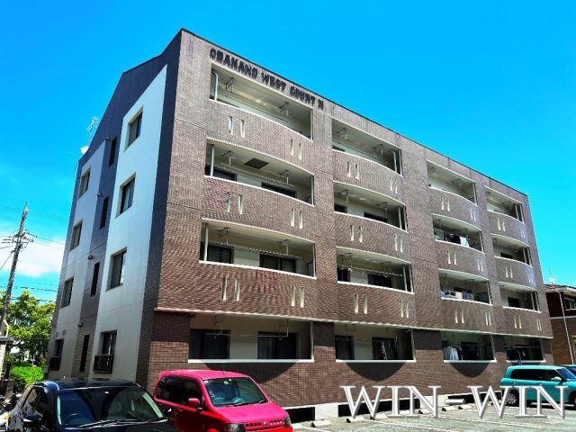 WEST COURT N棟の外観