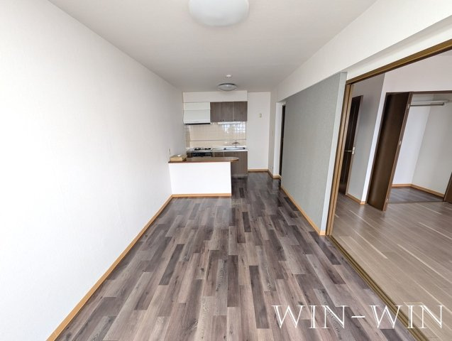 WEST COURT N棟の居間・リビング|イメージ（同建物内別部屋の写真です）