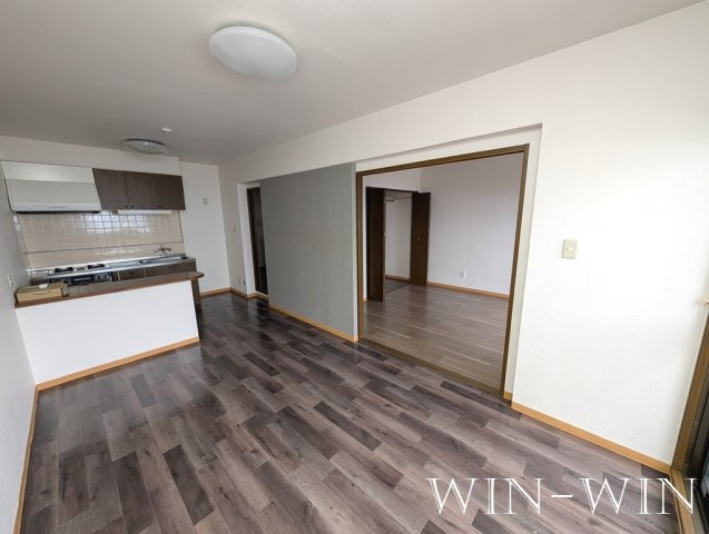 WEST COURT N棟の居間・リビング|イメージ（同建物内別部屋の写真です）