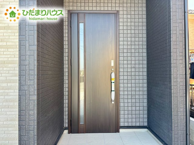 鴻巣市吹上本町2丁目　新築戸建　ブルーミング01の玄関