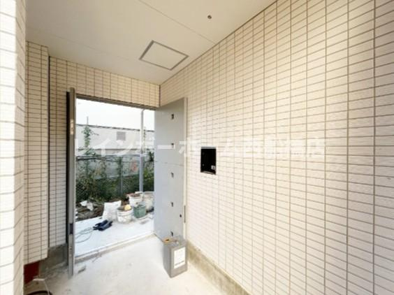 千葉市花見川区幕張町５丁目のアパートのロビー
