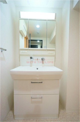 【キャッシュバック対象】グランドシャトー花畑T・Sの独立洗面台|朝の支度にも助かる、独立の洗髪洗面化粧台