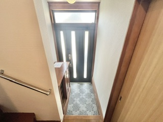 向野町⼾建賃貸の玄関