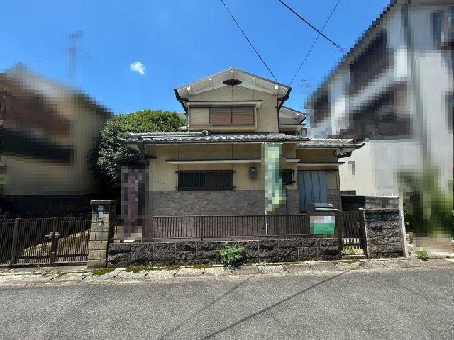 長岡京市開田4丁目の外観|現況：上物あり
約10.8ｍの間口で広々としております(^^)/