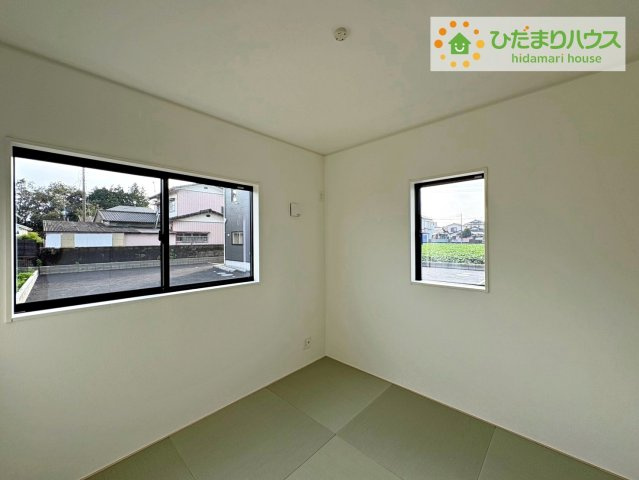 ひたちなか市津田第3　新築戸建　4号棟の和室|扉を閉じれば来客用のお部屋として。開いて広い空間を作れば、お子様の遊び部屋として使えます！