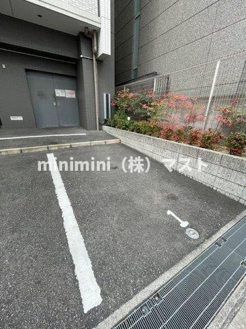 エスリード難波サウスの駐車場