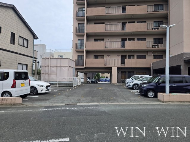 バンベールつつじが丘の駐車場