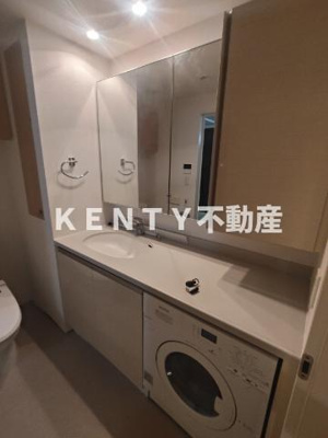 【洗面所】 | ニューシティアパートメンツ戸越 | 広い洗面スペース