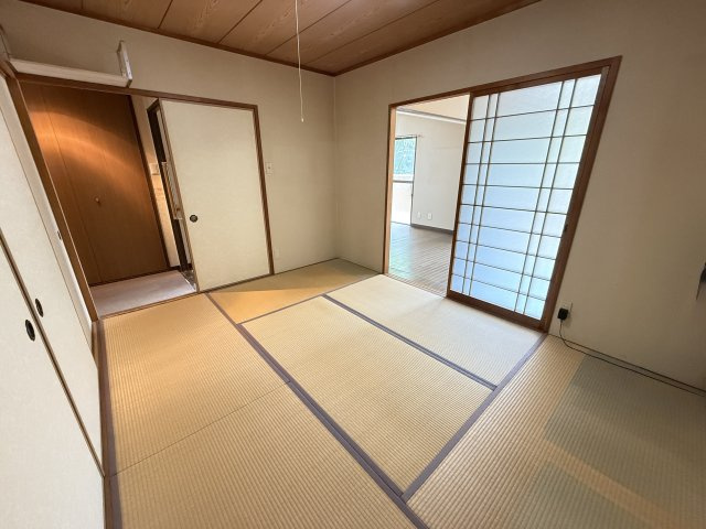 ボナール常滑　2階の和室|リビングと別にゆったり使える畳コーナーは家族団欒や来客用、趣味や家事のスペースとして様々なシーンで活用できます。

