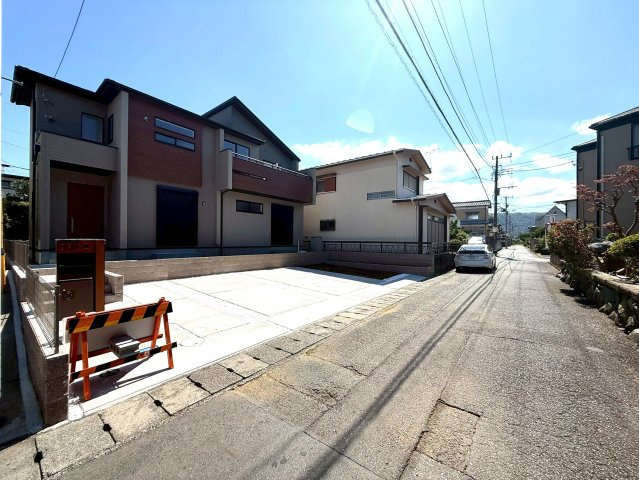 新築戸建　伊豆の国市中條　全1棟　の前面道路含む現地写真|車の出し入れもストレスなくできそうですね♪