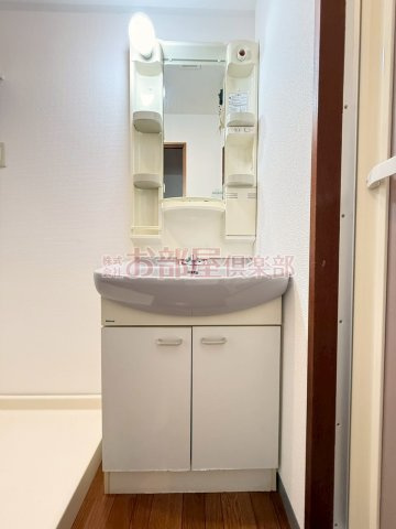 KA-SA浪打の洗面所|明るい洗面所です