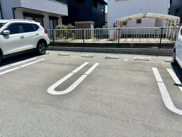 ガーベラコートの駐車場