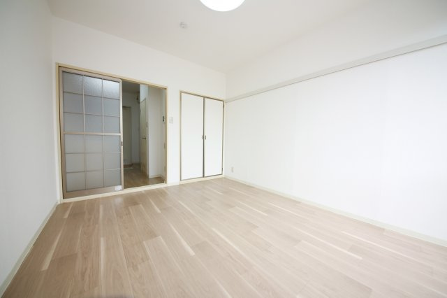 セフィラA棟の洋室|別部屋同間取りのお写真となります。参考にご覧くださいませ。