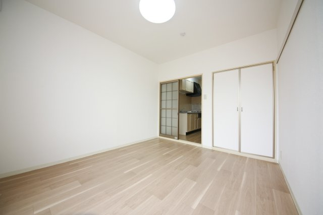 セフィラA棟の洋室|別部屋同間取りのお写真となります。参考にご覧くださいませ。