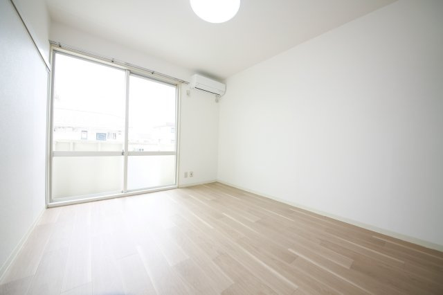 セフィラA棟の洋室|別部屋同間取りのお写真となります。参考にご覧くださいませ。