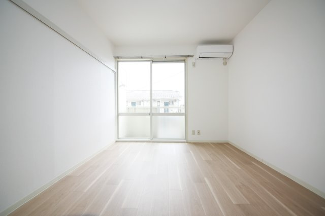 セフィラA棟の洋室|別部屋同間取りのお写真となります。参考にご覧くださいませ。