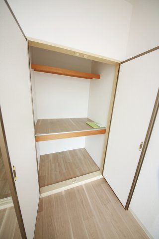 セフィラA棟の収納|別部屋同間取りのお写真となります。参考にご覧くださいませ。