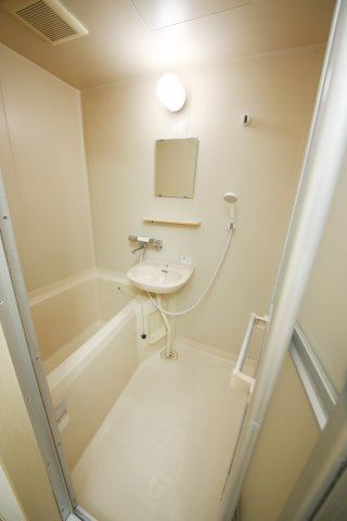 セフィラA棟の浴室|別部屋同間取りのお写真となります。参考にご覧くださいませ。
