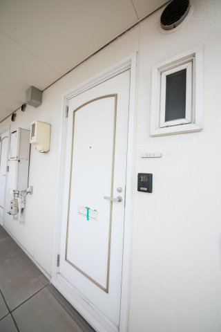 セフィラA棟の玄関|別部屋同間取りのお写真となります。参考にご覧くださいませ。